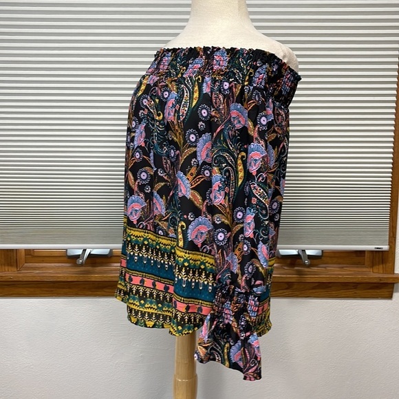 Evereve Allison Joy NWT Britta Border Print Off Shoulder Top Size Small - Picture 7 of 12